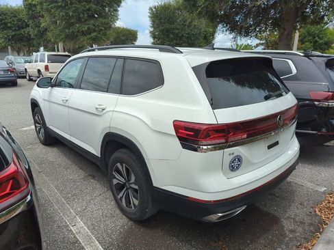 Used 2024 Volkswagen Atlas SE FWD image 3