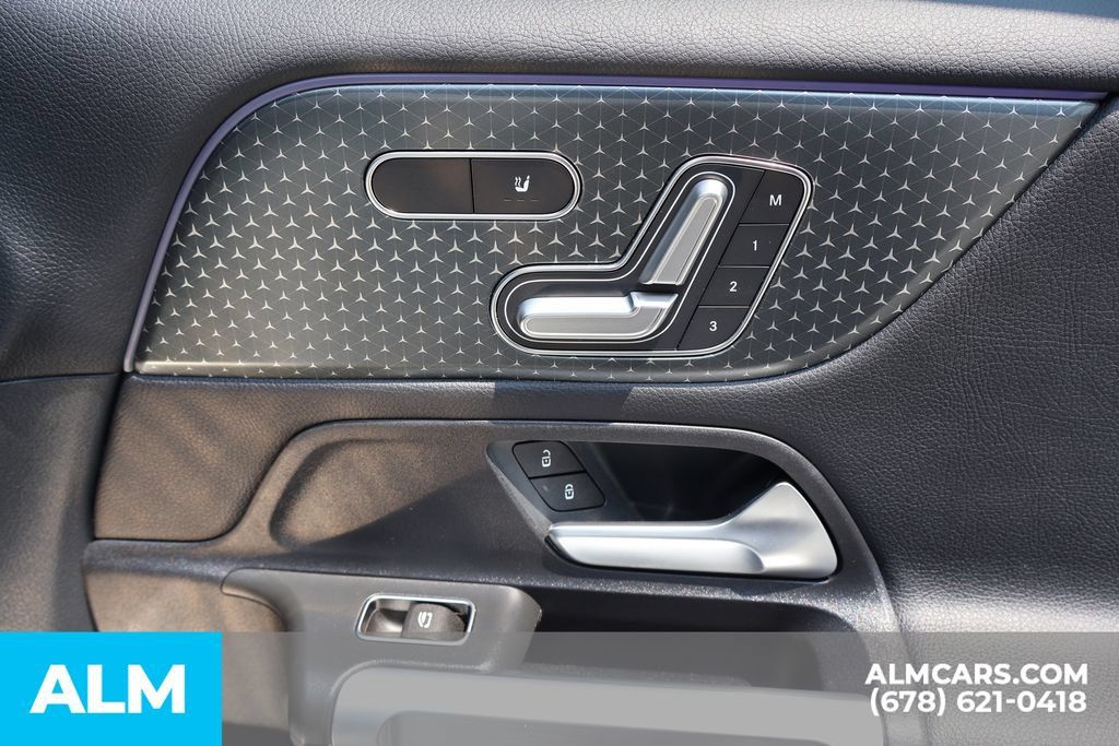 Used 2024 Mercedes-Benz GLB 250 image 32