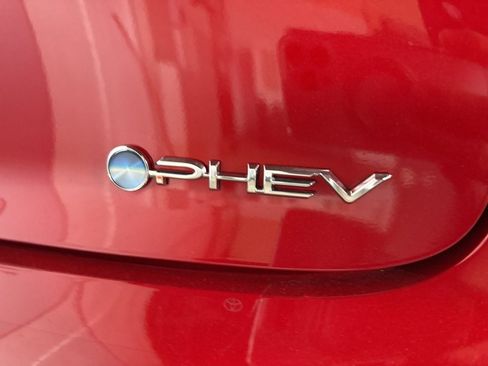 Used 2025 Toyota Prius Plug-In Hybrid image 15