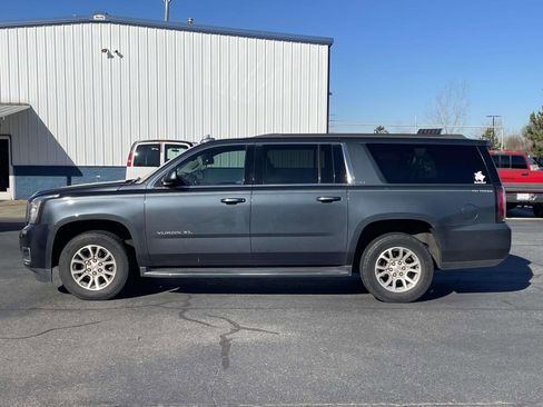 Used 2019 GMC Yukon XL SLT w/ HD Trailering Package image 4