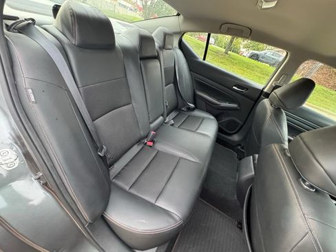 Used 2022 Nissan Altima 2.5 SR FWD image 15