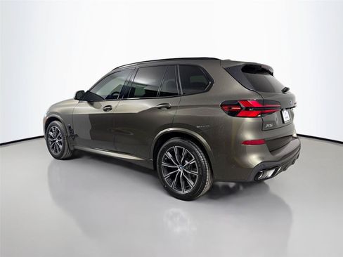 New 2026 BMW X5 xDrive40i w/ M Sport Package AWD/4WD image 7