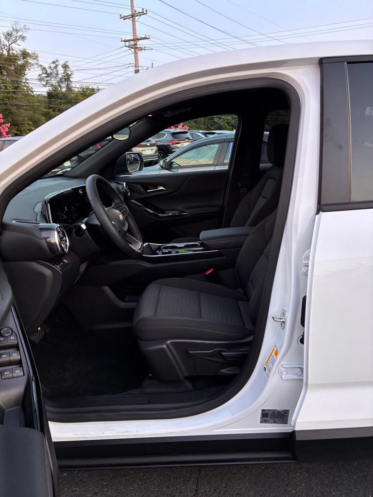 Used 2026 Chevrolet Equinox LT FWD image 27