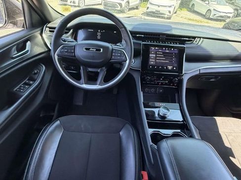 Used 2023 Jeep Grand Cherokee L Laredo AWD/4WD image 15
