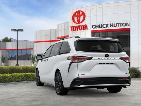 Used 2026 Toyota Sienna XSE FWD image 43