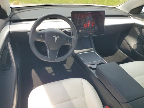 Used 2023 Tesla Model 3 Standard Range RWD image 17