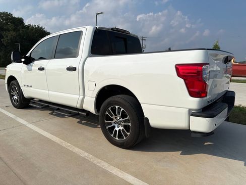 Used 2024 Nissan Titan SV w/ SV Convenience Package RWD image 6