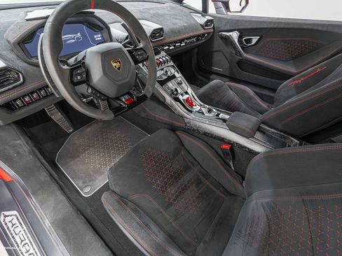 Used 2018 Lamborghini Huracan Performante AWD/4WD image 36