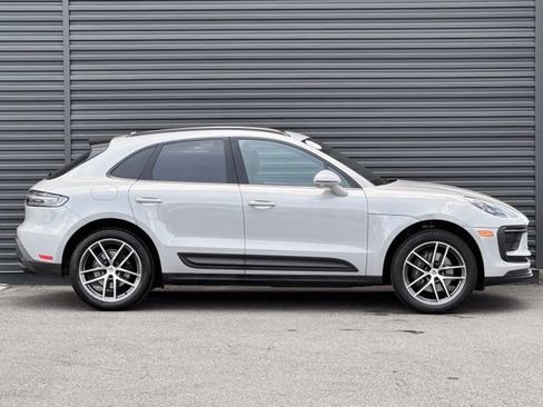 Certified 2022 Porsche Macan AWD/4WD image 8