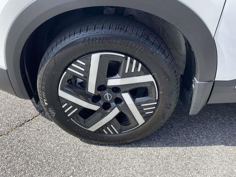 Used 2025 Nissan Kicks SV image 9