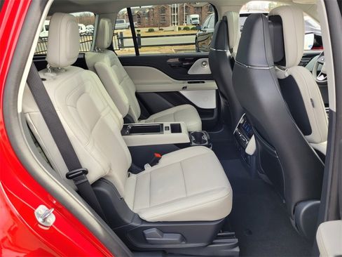 Used 2025 Lincoln Aviator Reserve w/ Equipment Group 201A image 12