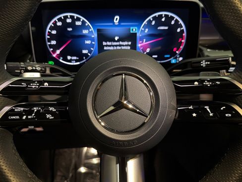 Used 2024 Mercedes-Benz GLC 300 4MATIC image 23