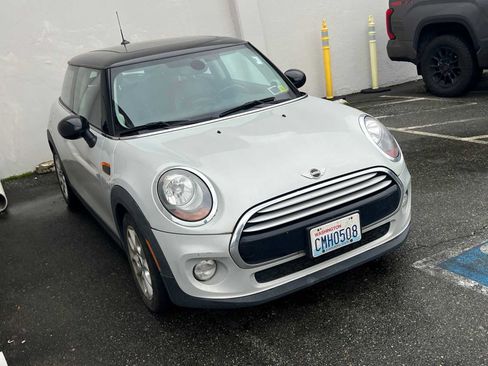 Used 2014 MINI Cooper 2-Door Hardtop image 3