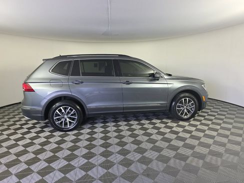 Used 2018 Volkswagen Tiguan SE w/ Panoramic Sunroof Package AWD/4WD image 6