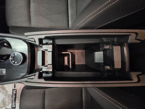 Used 2025 Nissan Rogue SV image 22