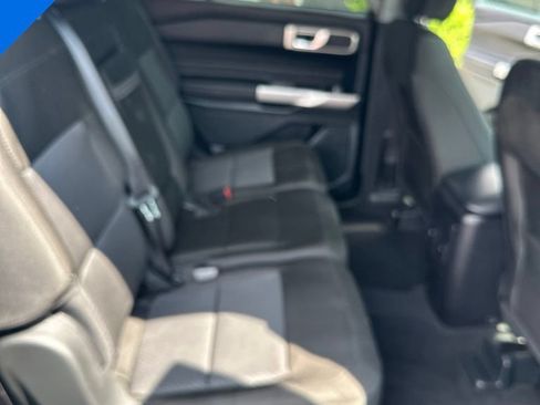 Used 2024 Ford Explorer XLT AWD/4WD image 10