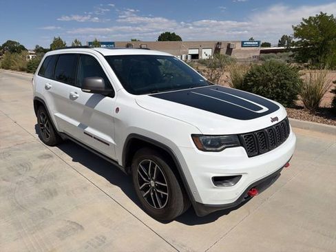Used 2018 Jeep Grand Cherokee Trailhawk w/ Trailhawk Luxury Group AWD/4WD image 3
