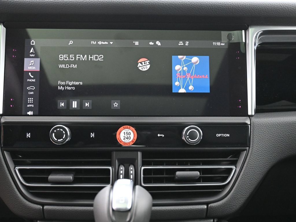 Certified 2025 Porsche Macan AWD/4WD image 7