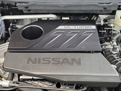 Used 2024 Nissan Rogue Platinum FWD image 10