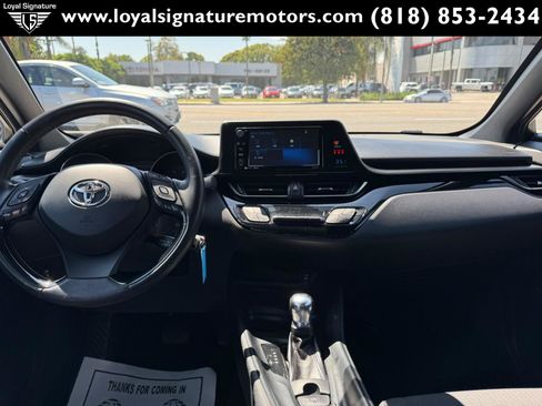 Used 2018 Toyota C-HR XLE FWD image 14