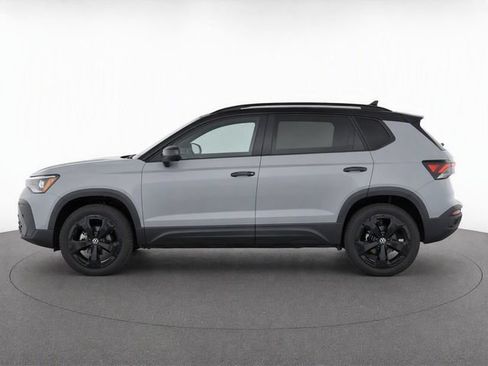 Used 2025 Volkswagen Taos SE AWD/4WD image 7