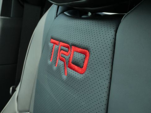 Certified 2025 Toyota Tacoma TRD Off-Road AWD/4WD image 34
