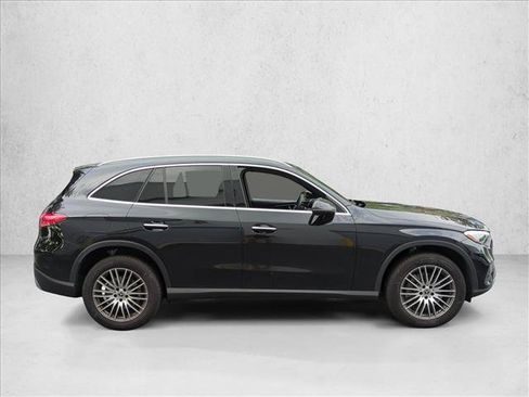 Used 2025 Mercedes-Benz GLC 300 4MATIC image 4