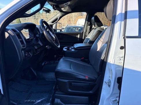 Used 2024 RAM 3500 Tradesman w/ Chrome Appearance Group image 14