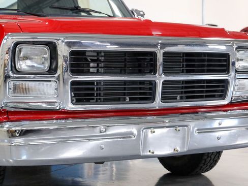 Used 1992 Dodge D/W Truck 150 RWD image 11