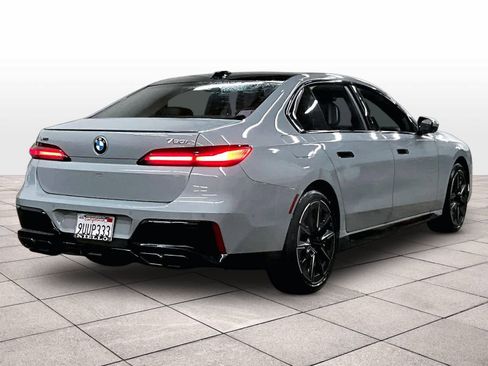Certified 2025 BMW 760i xDrive image 14
