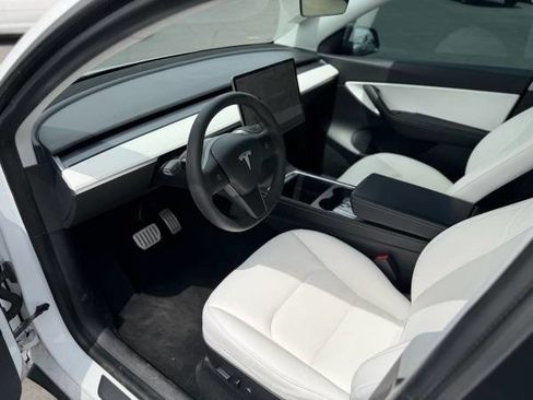 Used 2021 Tesla Model Y Performance image 10