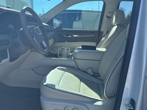 Used 2024 GMC Yukon Denali image 7