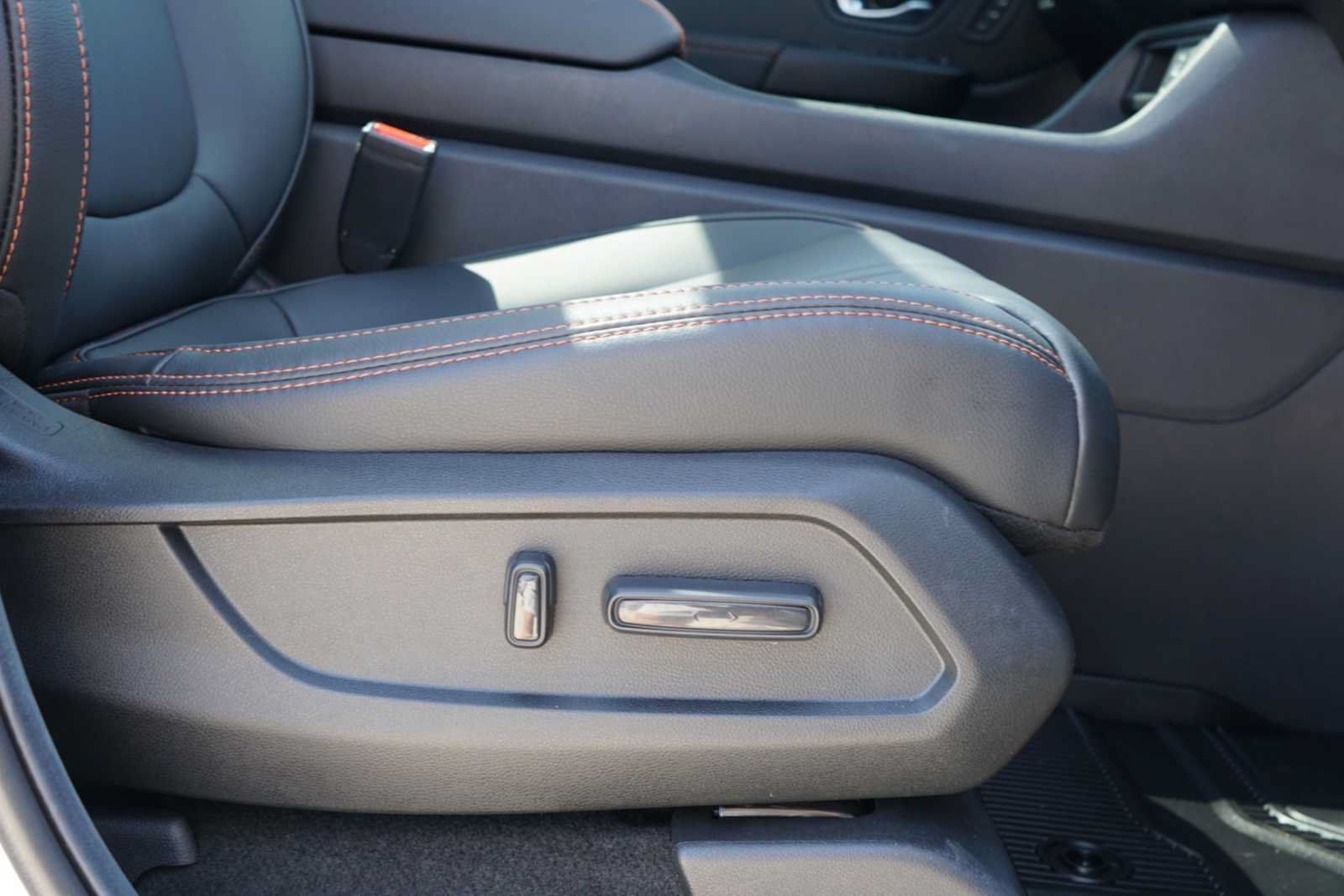 Used 2025 Honda Pilot TrailSport image 26