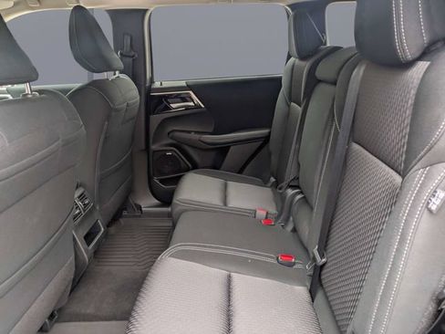 Used 2025 Mitsubishi Outlander ES FWD image 13