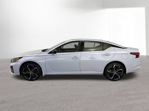 Used 2023 Nissan Altima 2.5 SR w/ SR Premium Package AWD/4WD image 30