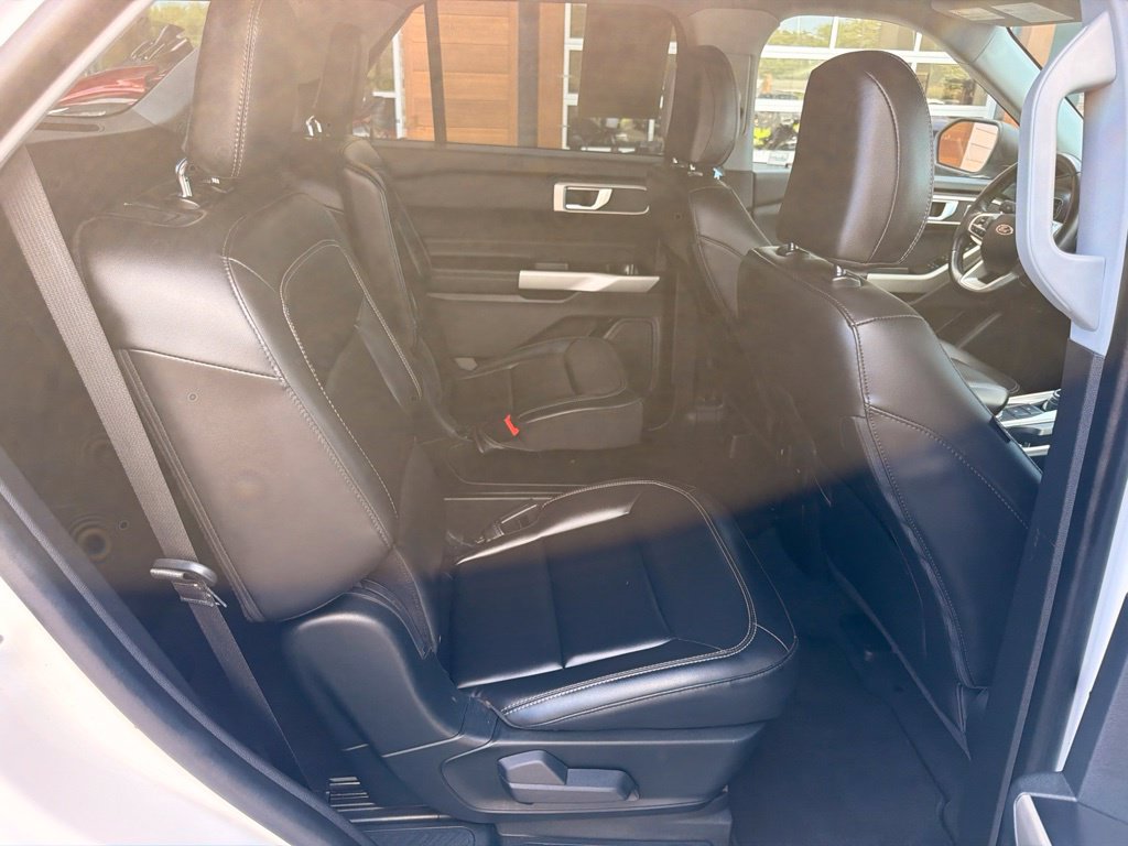 Used 2022 Ford Explorer XLT w/ Equipment Group 202A AWD/4WD image 17