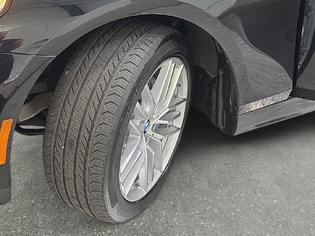 Certified 2024 BMW 530i xDrive w/ Executive Package AWD/4WD image 29