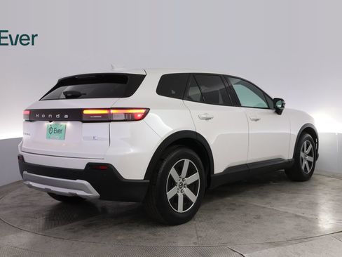 Used 2024 Honda Prologue EX image 3