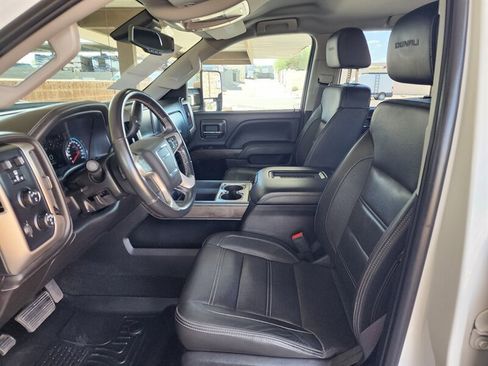 Used 2017 GMC Sierra 2500 Denali w/ Duramax Plus Package AWD/4WD image 27