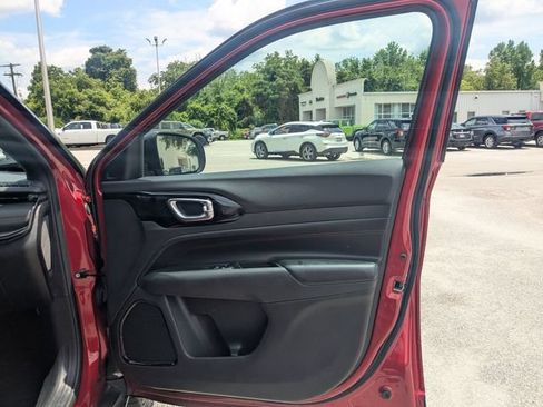 Used 2025 Jeep Compass Trailhawk AWD/4WD image 31