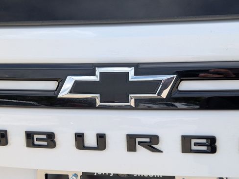 Used 2024 Chevrolet Suburban Z71 w/ Luxury Package AWD/4WD image 14
