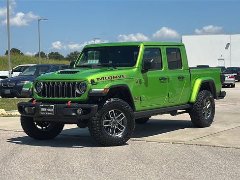 Used 2025 Jeep Gladiator Mojave image 2