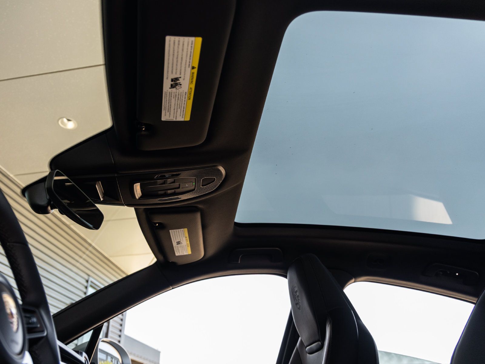 Certified 2025 Porsche Cayenne E-Hybrid Coupe AWD/4WD image 24