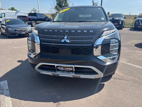 Used 2022 Mitsubishi Outlander SE FWD image 2