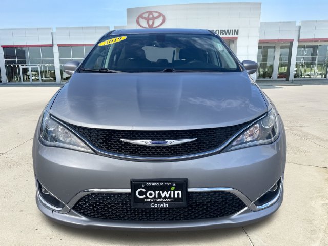 Used 2019 Chrysler Pacifica Touring Plus w/ Tire & Wheel Group FWD image 8