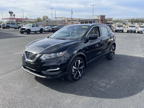 Used 2022 Nissan Rogue Sport SL image 1