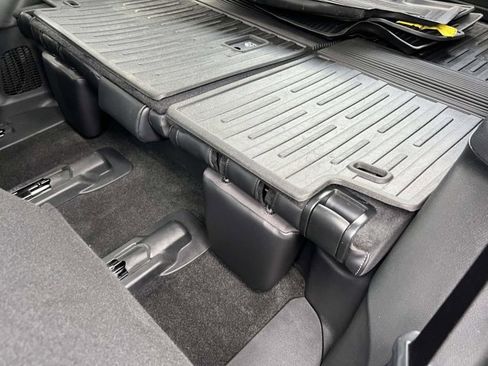 Used 2023 Toyota Highlander XSE AWD/4WD image 12