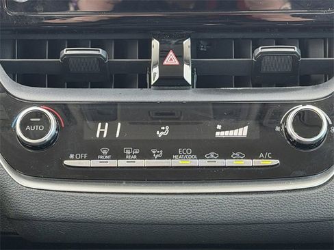 Used 2020 Toyota Corolla LE image 23