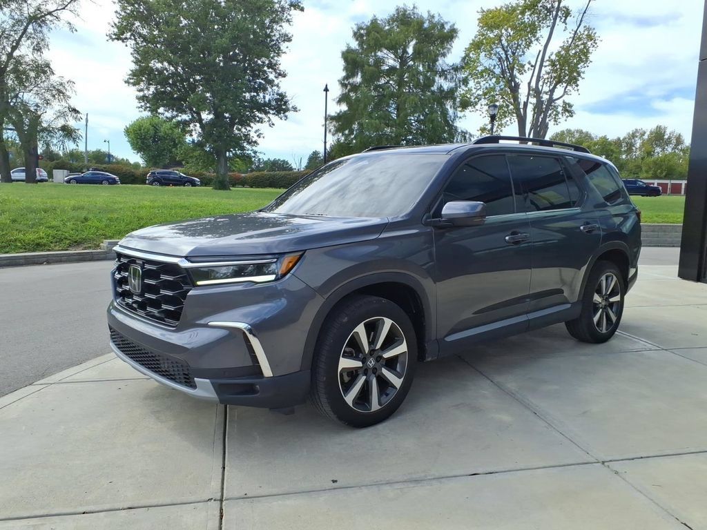 Used 2024 Honda Pilot Touring image 3