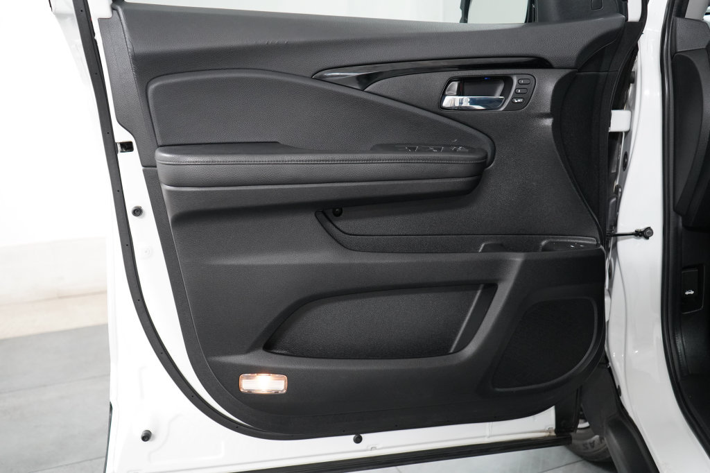 Used 2021 Honda Pilot Elite image 32